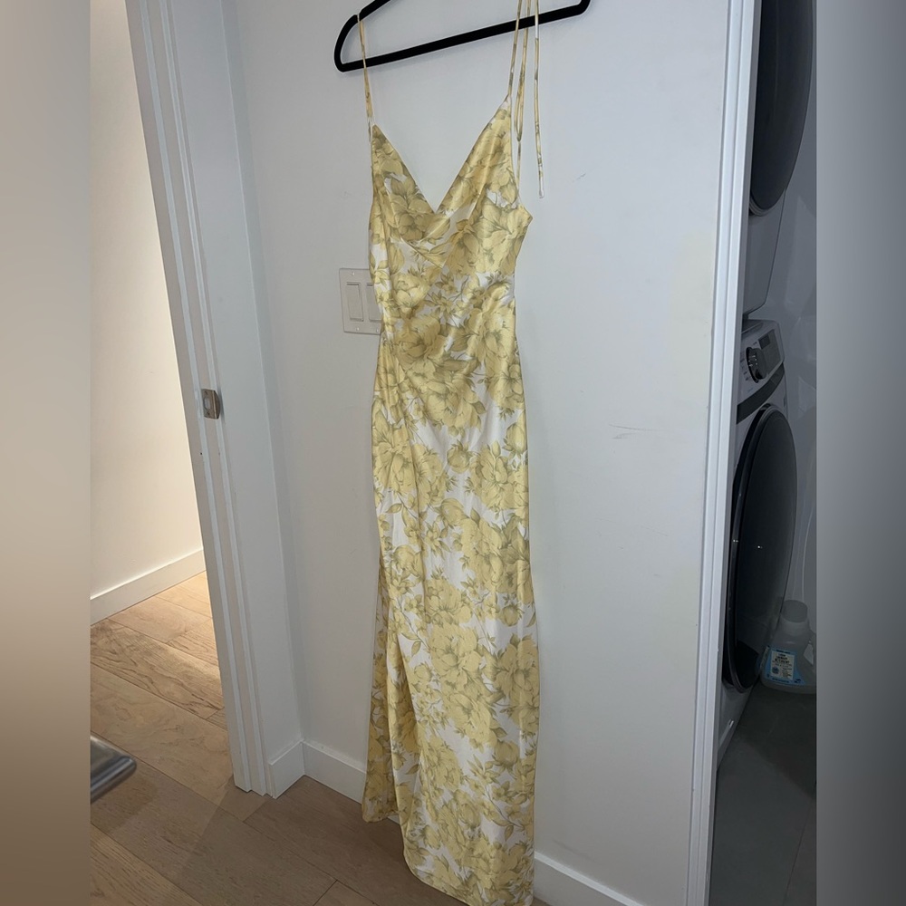 Long satin yellow and white flower dress size 4 (size small) Peppermayo